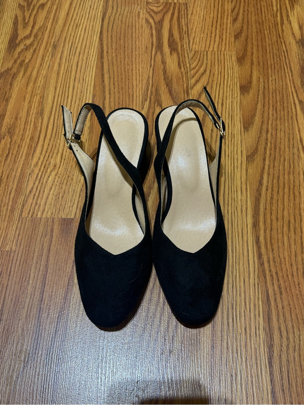 Women’s Black Slingback Pumps - Elegant Closed-Toe Design
